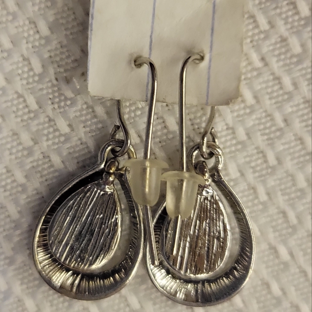 Dangle - Picture 4 of 4